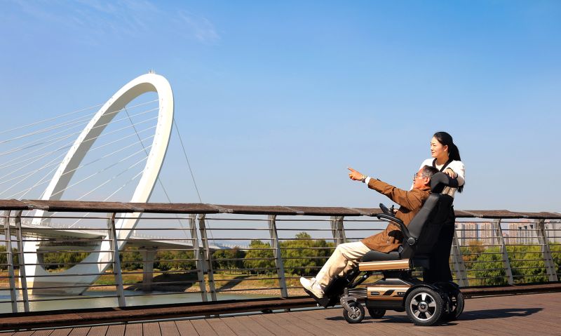 KS1系列智能康復(fù)訓(xùn)練型電動(dòng)輪椅-