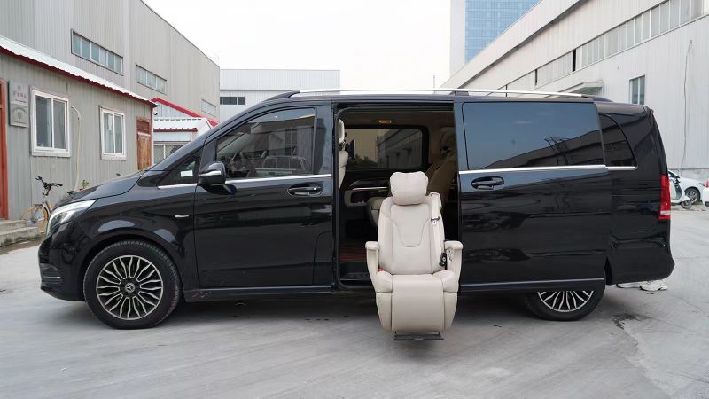 Lifting and rotating welfare seat-